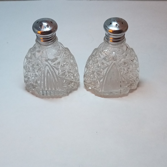 Vintage Cut Glass Salt And Pepper Shakers Triangle Art Deco Pattern - Picture 3 of 6
